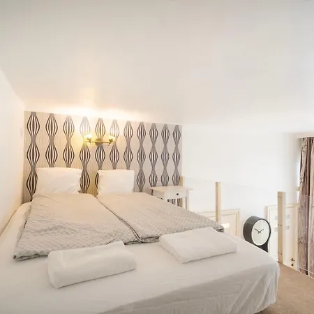 Buda Boutique Mezzanine - Historic Hideaway With Ac