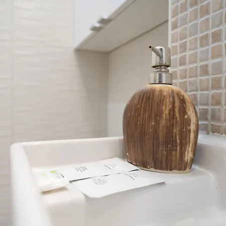 Апартаменты Buda Boutique Mezzanine - Historic Hideaway With Ac