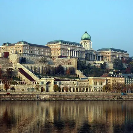 Buda Boutique Mezzanine - Historic Hideaway With Ac *