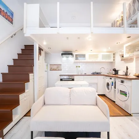 Buda Boutique Mezzanine - Historic Hideaway With Ac