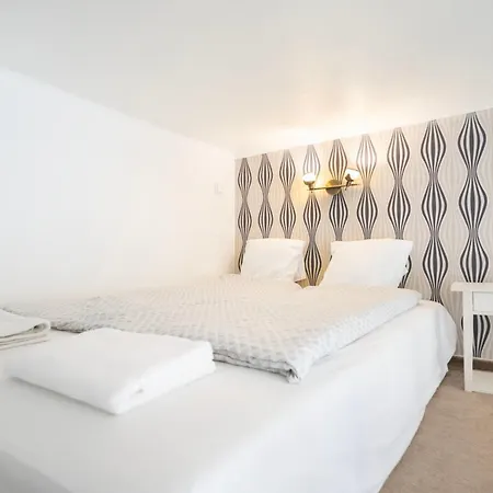 Buda Boutique Mezzanine - Historic Hideaway With Ac Apartmán