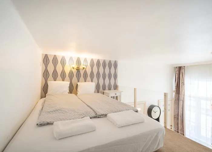 Buda Boutique Mezzanine - Historic Hideaway With Ac